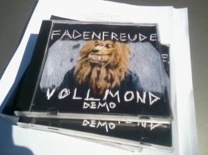 Vollmond_demo_on top of car